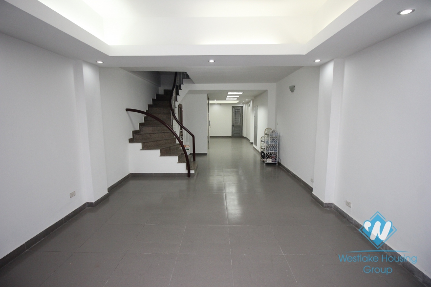 House with 8 floor for rent in Ba Dinh district, Ha Noi City